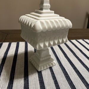 White Westmoreland Wedding Cake Box